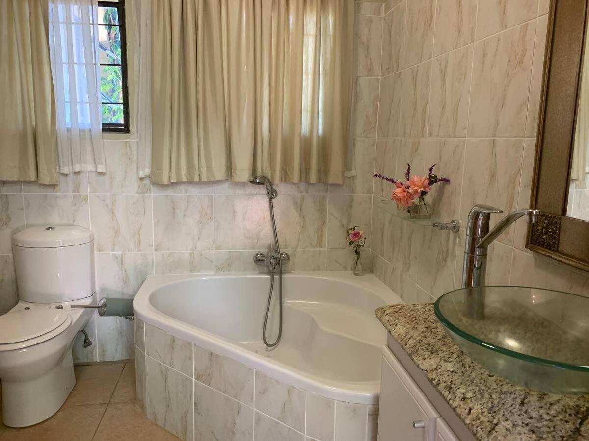 Mountain Rose Guesthouse Louis Trichardt Eksteriør bilde